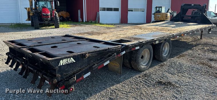 image for item EN4566 2016 Big Tex 22GN-25BK+5MR equipment trailer