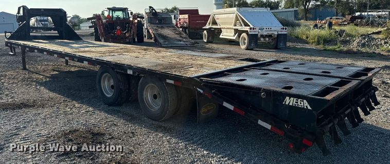 image for item EN4566 2016 Big Tex 22GN-25BK+5MR equipment trailer