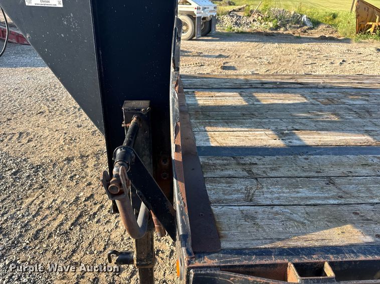 image for item EN4566 2016 Big Tex 22GN-25BK+5MR equipment trailer