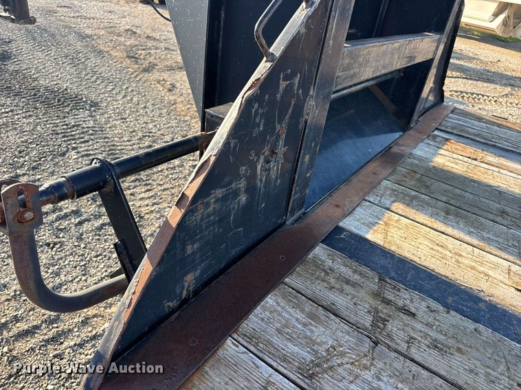 image for item EN4566 2016 Big Tex 22GN-25BK+5MR equipment trailer