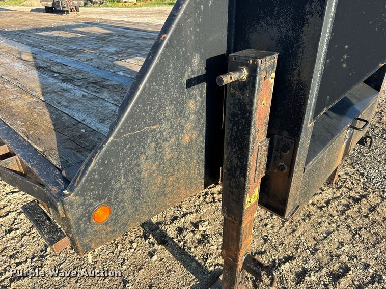 image for item EN4566 2016 Big Tex 22GN-25BK+5MR equipment trailer