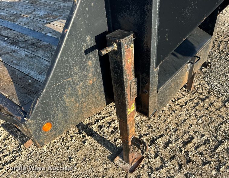 image for item EN4566 2016 Big Tex 22GN-25BK+5MR equipment trailer