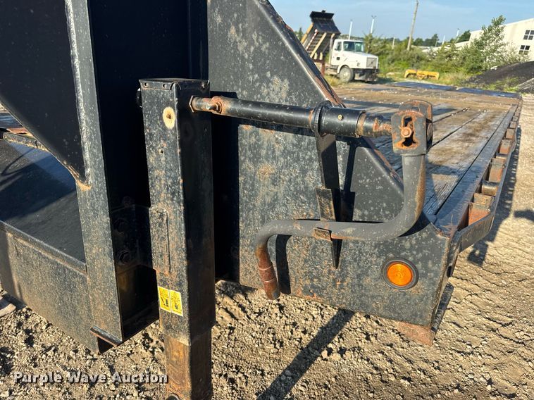 image for item EN4566 2016 Big Tex 22GN-25BK+5MR equipment trailer