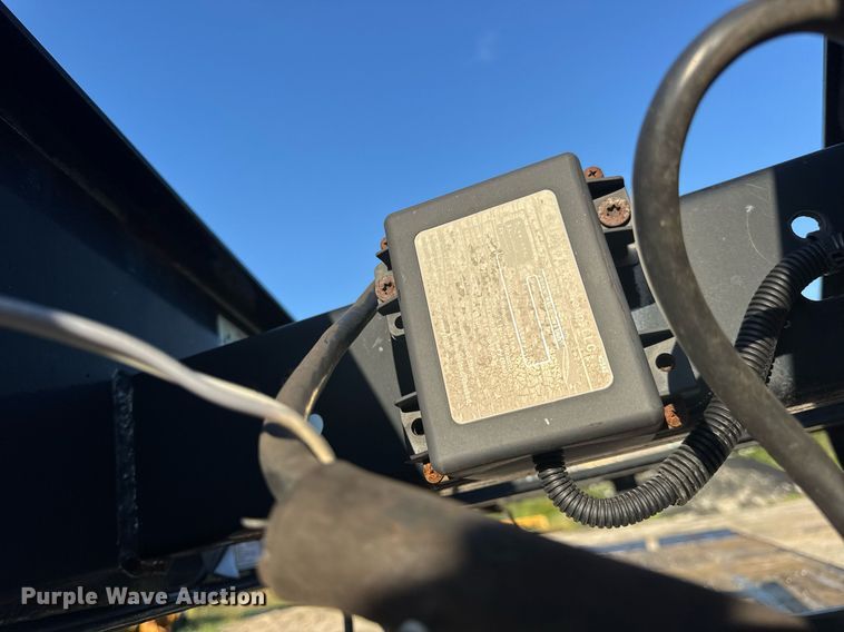 image for item EN4566 2016 Big Tex 22GN-25BK+5MR equipment trailer