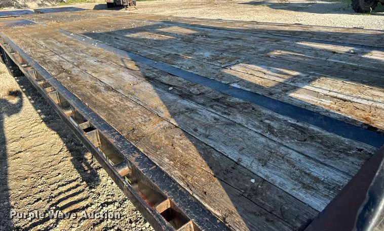 image for item EN4566 2016 Big Tex 22GN-25BK+5MR equipment trailer