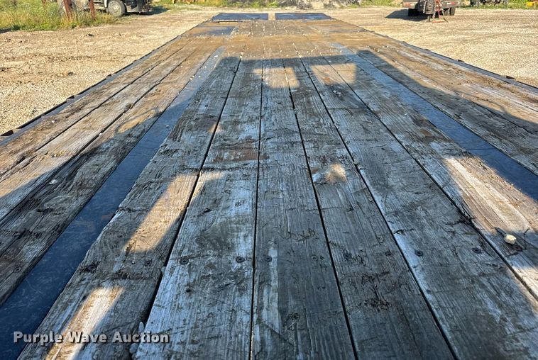 image for item EN4566 2016 Big Tex 22GN-25BK+5MR equipment trailer