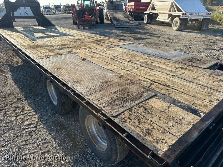 image for item EN4566 2016 Big Tex 22GN-25BK+5MR equipment trailer