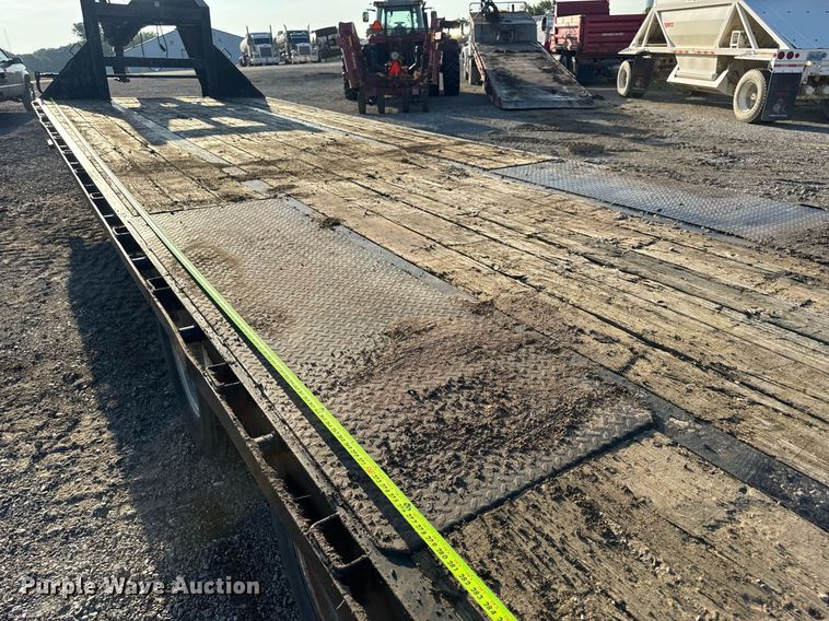 image for item EN4566 2016 Big Tex 22GN-25BK+5MR equipment trailer