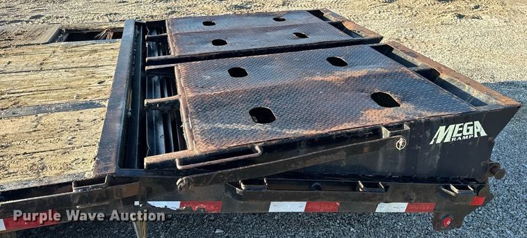 image for item EN4566 2016 Big Tex 22GN-25BK+5MR equipment trailer