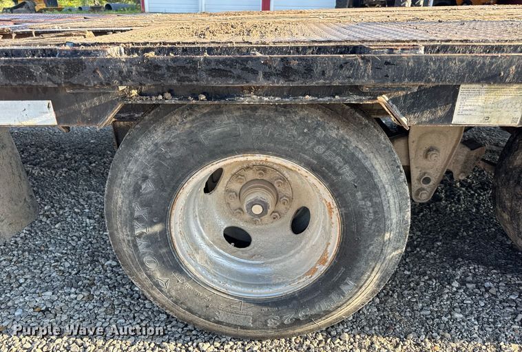 image for item EN4566 2016 Big Tex 22GN-25BK+5MR equipment trailer