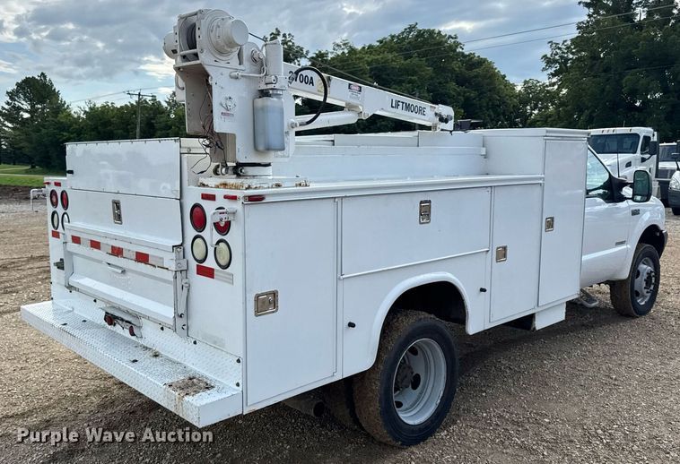 image for item EN4586 2003 Ford F450 Super Duty XL utility / service truck