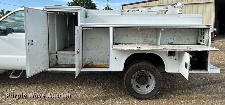 image for item EN4586 2003 Ford F450 Super Duty XL utility / service truck