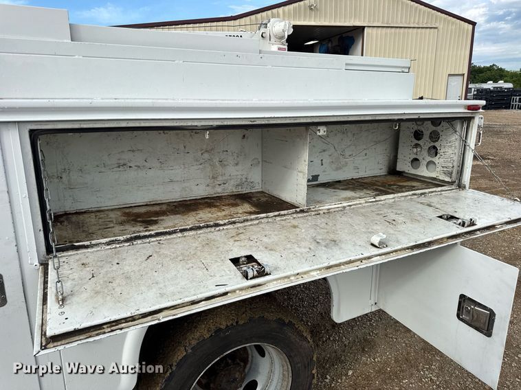 image for item EN4586 2003 Ford F450 Super Duty XL utility / service truck