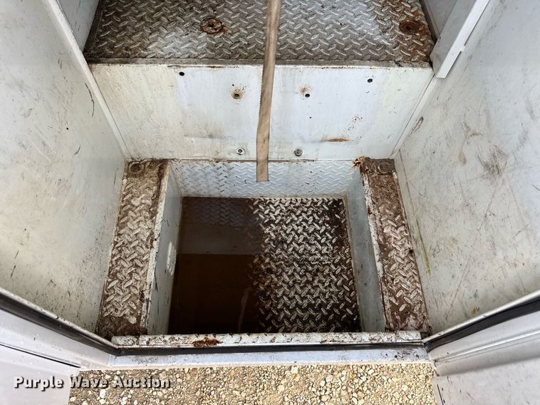 image for item EN4586 2003 Ford F450 Super Duty XL utility / service truck