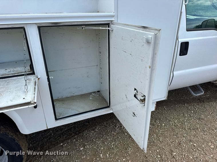 image for item EN4586 2003 Ford F450 Super Duty XL utility / service truck