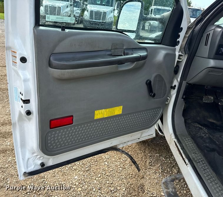 image for item EN4586 2003 Ford F450 Super Duty XL utility / service truck