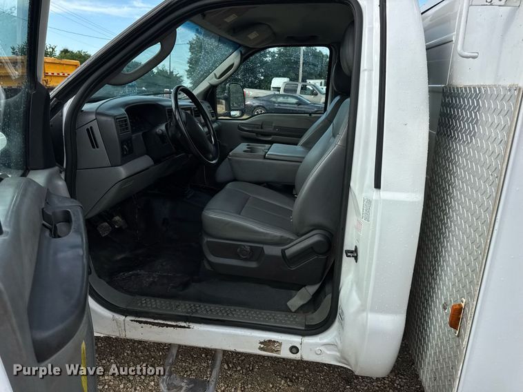 image for item EN4586 2003 Ford F450 Super Duty XL utility / service truck