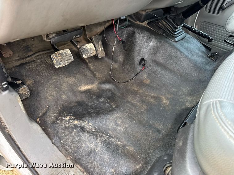 image for item EN4586 2003 Ford F450 Super Duty XL utility / service truck