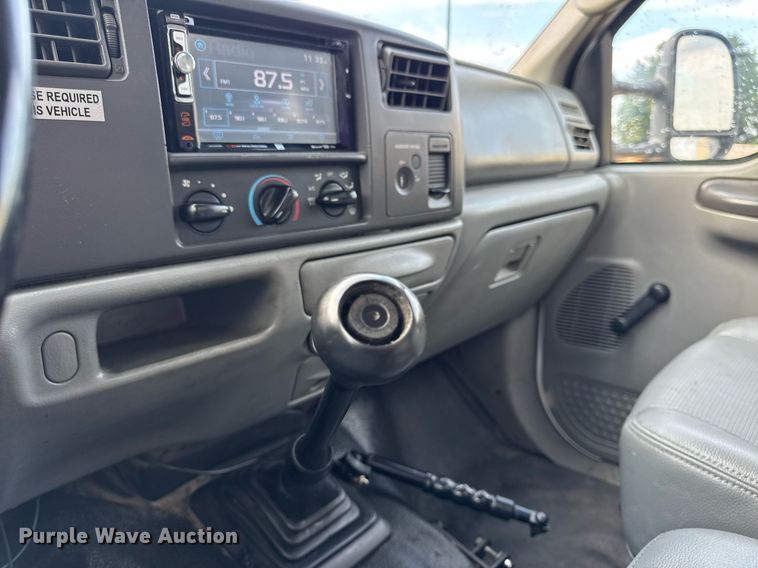 image for item EN4586 2003 Ford F450 Super Duty XL utility / service truck