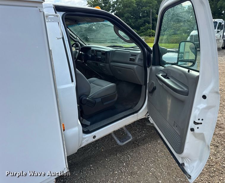 image for item EN4586 2003 Ford F450 Super Duty XL utility / service truck