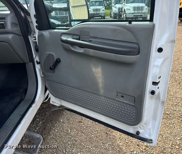 image for item EN4586 2003 Ford F450 Super Duty XL utility / service truck