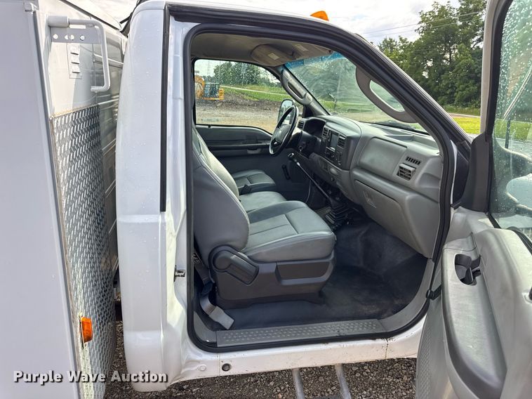 image for item EN4586 2003 Ford F450 Super Duty XL utility / service truck