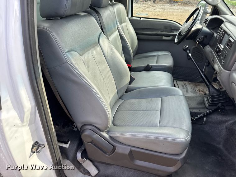 image for item EN4586 2003 Ford F450 Super Duty XL utility / service truck