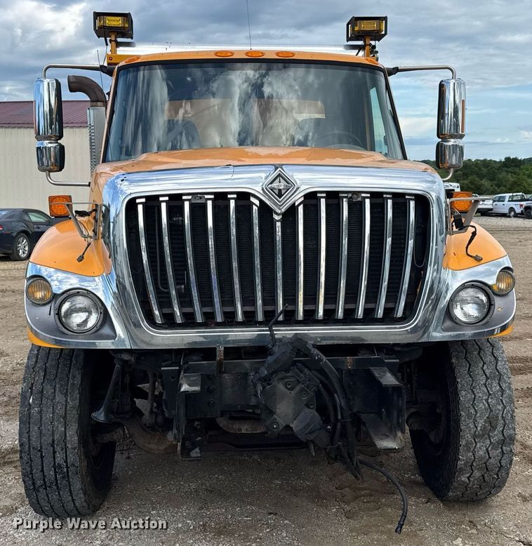 image for item EN4587 2009 International 7500 WorkStar dump truck