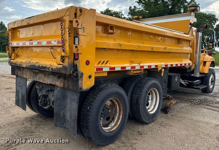 image for item EN4587 2009 International 7500 WorkStar dump truck