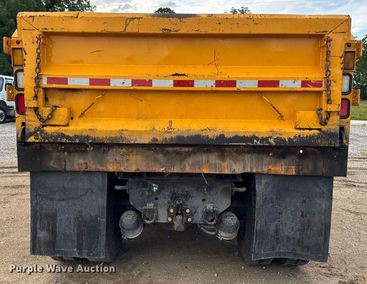 image for item EN4587 2009 International 7500 WorkStar dump truck