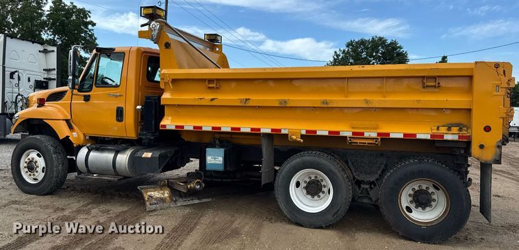 image for item EN4587 2009 International 7500 WorkStar dump truck