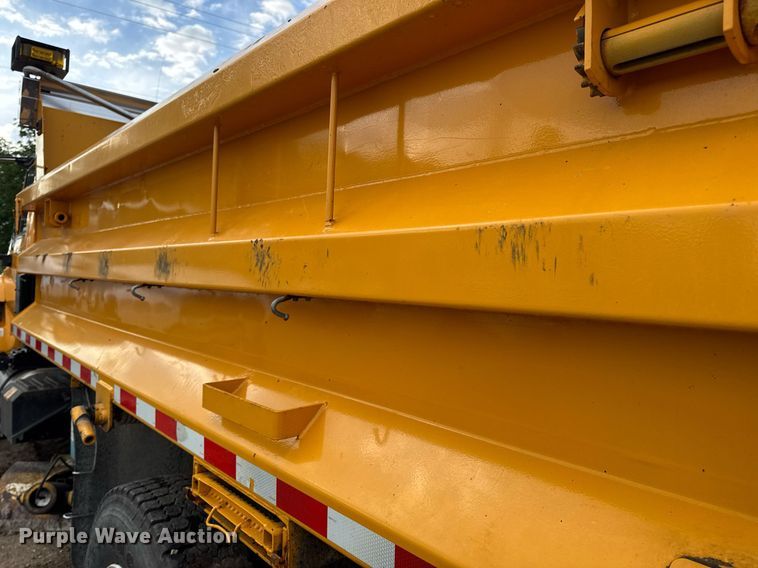 image for item EN4587 2009 International 7500 WorkStar dump truck