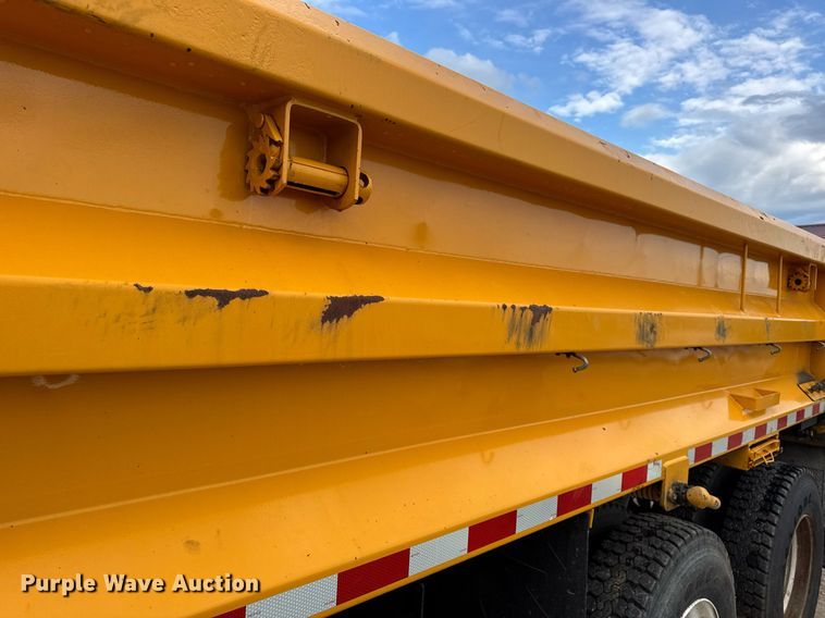 image for item EN4587 2009 International 7500 WorkStar dump truck