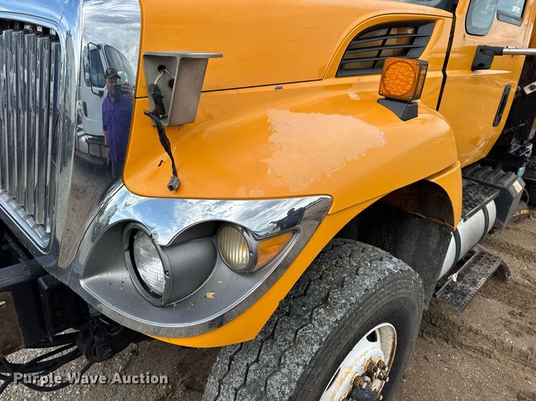 image for item EN4587 2009 International 7500 WorkStar dump truck