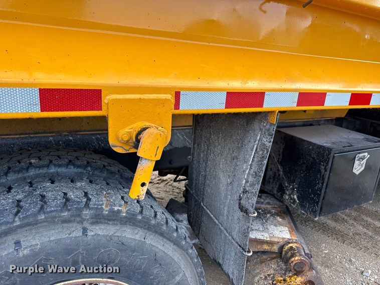 image for item EN4587 2009 International 7500 WorkStar dump truck