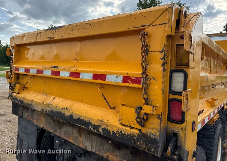 image for item EN4587 2009 International 7500 WorkStar dump truck