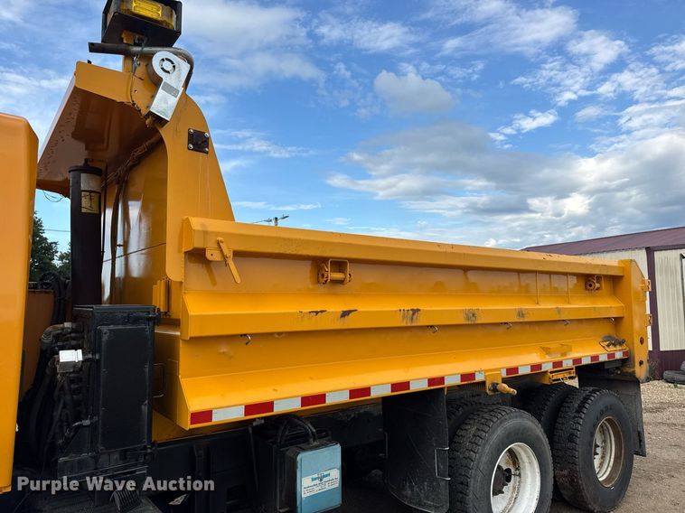 image for item EN4587 2009 International 7500 WorkStar dump truck