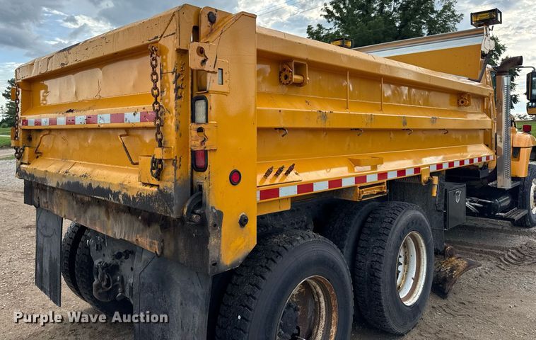 image for item EN4587 2009 International 7500 WorkStar dump truck