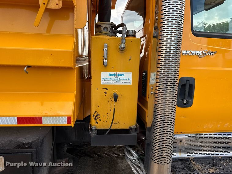 image for item EN4587 2009 International 7500 WorkStar dump truck