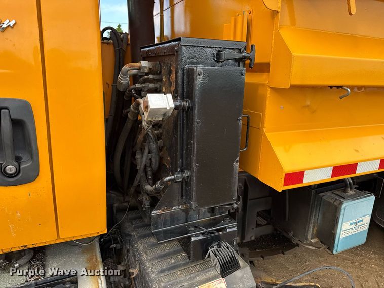 image for item EN4587 2009 International 7500 WorkStar dump truck