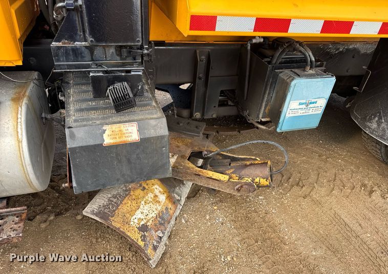 image for item EN4587 2009 International 7500 WorkStar dump truck