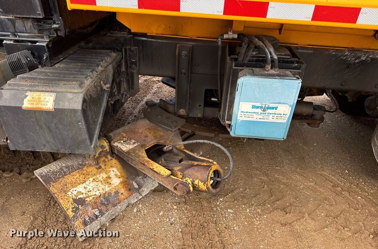 image for item EN4587 2009 International 7500 WorkStar dump truck