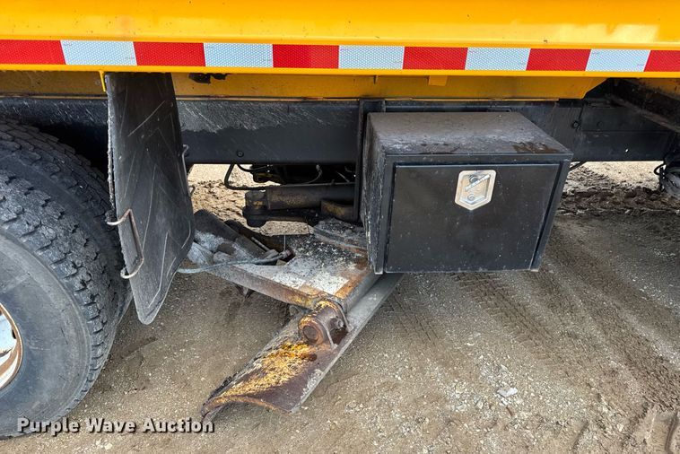 image for item EN4587 2009 International 7500 WorkStar dump truck