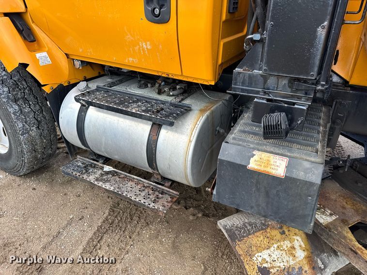 image for item EN4587 2009 International 7500 WorkStar dump truck