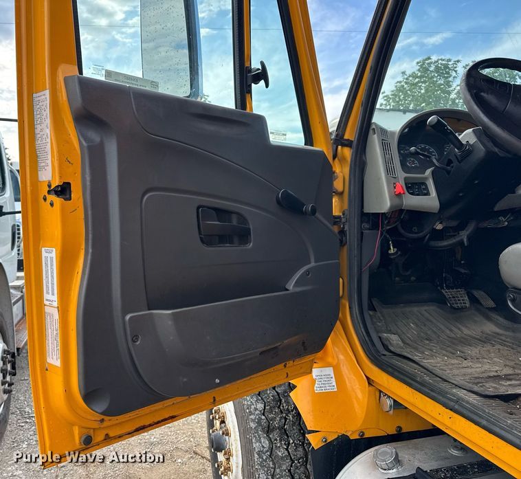 image for item EN4587 2009 International 7500 WorkStar dump truck