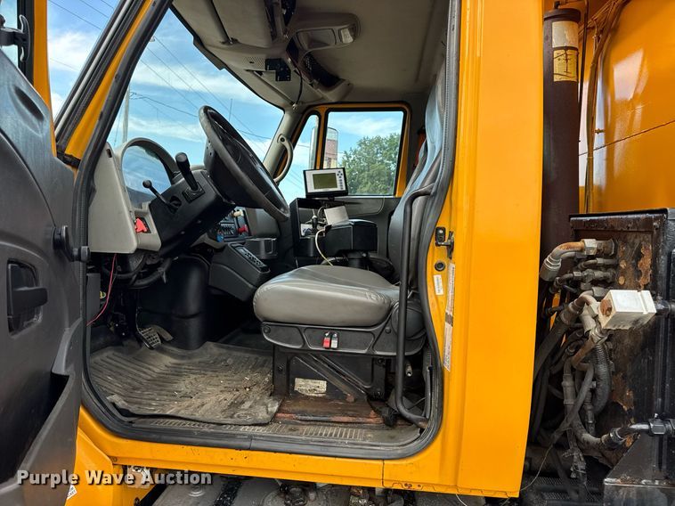 image for item EN4587 2009 International 7500 WorkStar dump truck