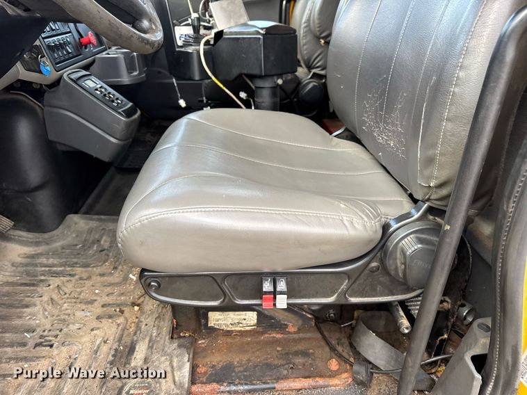 image for item EN4587 2009 International 7500 WorkStar dump truck