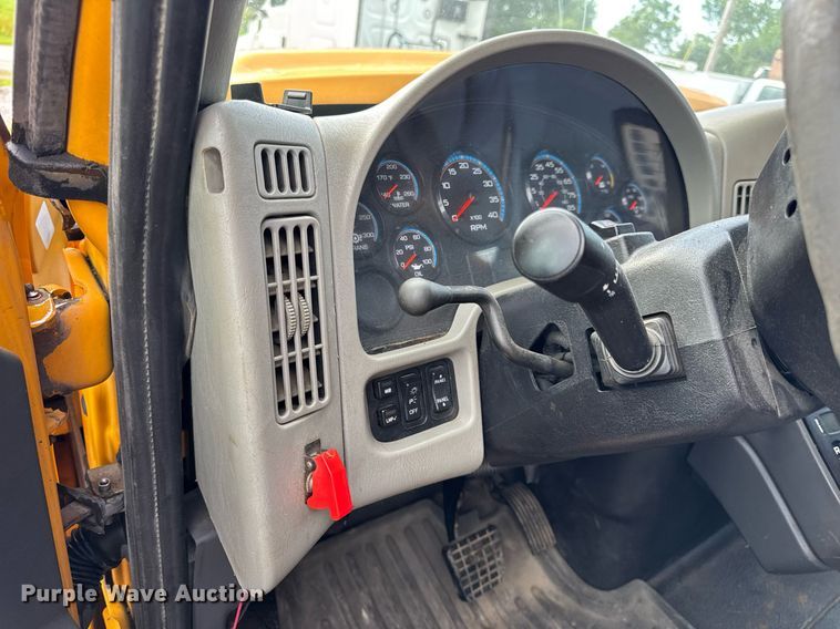 image for item EN4587 2009 International 7500 WorkStar dump truck