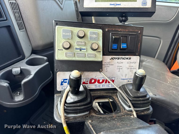 image for item EN4587 2009 International 7500 WorkStar dump truck