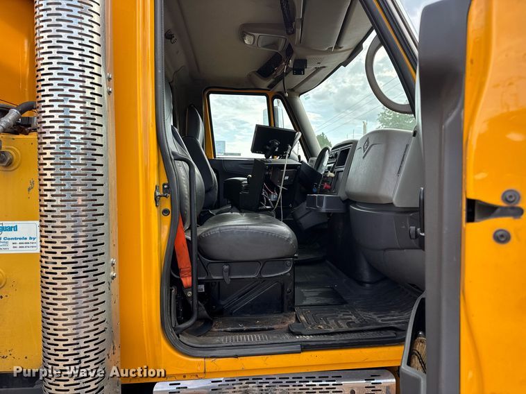 image for item EN4587 2009 International 7500 WorkStar dump truck